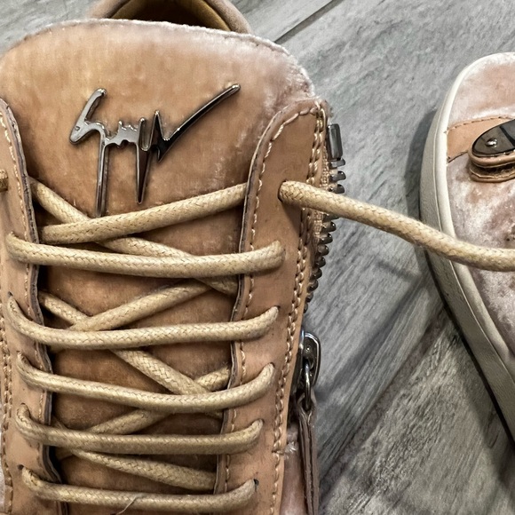 giuseppe zanotti - Picture 3 of 6